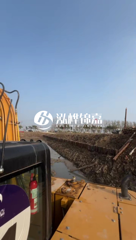 三門峽挖機打木樁專業(yè)施工-松木樁打樁木價格含運輸成本嗎？