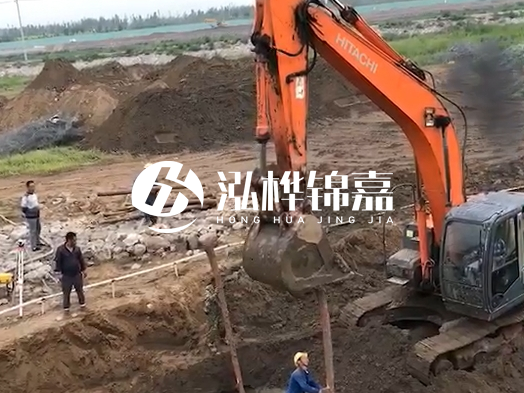 松木樁批發(fā)廠家泓樺錦嘉 - 生態(tài)河道木樁施工需要注意什么？